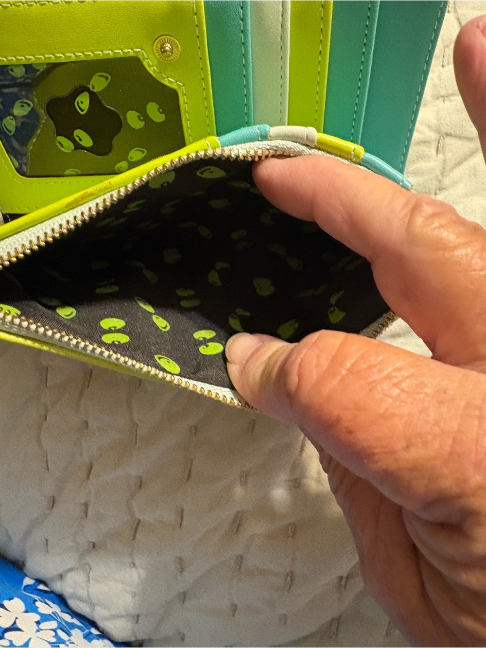 Loungefly Scooby-Doo Zip Wallet - Lime & Aqua with Orange Flower - Picture 3 of 6